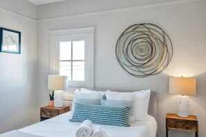 5 室のベッドルーム、デスク、アイロン / アイロン台、WiFi (無料)