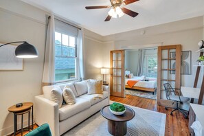 5 bedrooms, desk, iron/ironing board, free WiFi - Authentic NOLA Home | Walk to Cafes & Galleries (New Orleans)