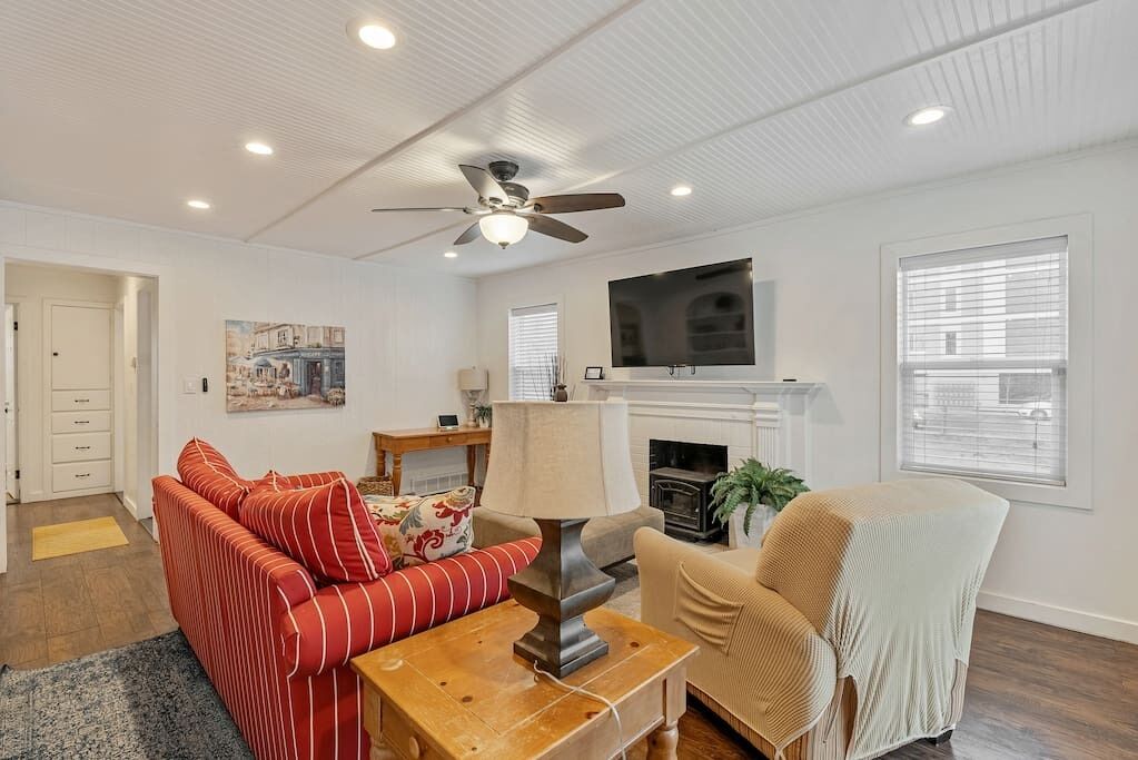 Close to Provo Airport, Queen Bed!