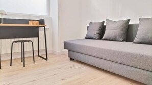 Flat-screen TV - Apartamentos La Brava by gaiarooms  (Salamanca)