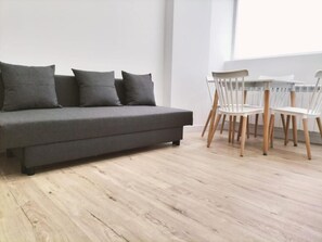 Flat-screen TV - Apartamentos La Brava by gaiarooms  (Salamanca)