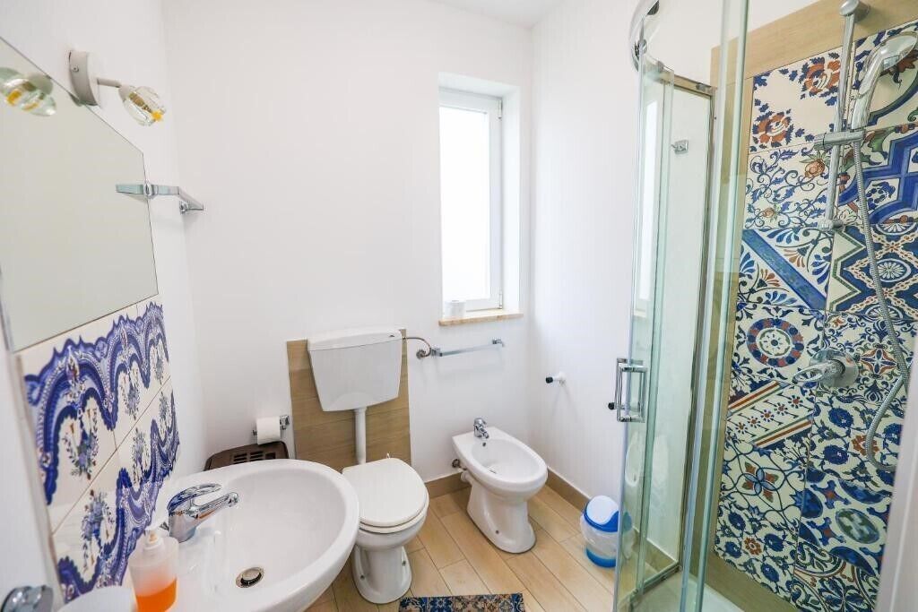 Dusche, Haartrockner, Bidet, Handtücher