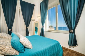 Deluxe Double Room, 1 Queen Bed, Sea View, Sea Facing | In-room safe, individually decorated, individually furnished, desk - B&B MarLove Siracusa (Syracuse)