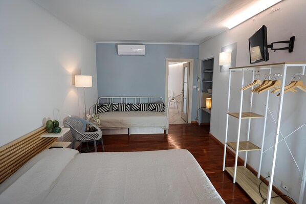 1 bedroom, blackout curtains - Casa Ricardi (Turin)