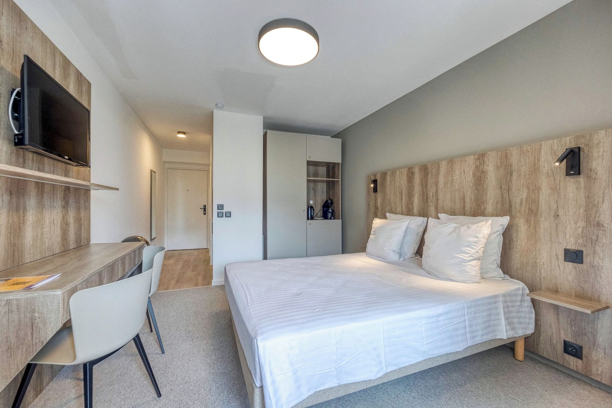 Allergitestet sengetøy, skrivebord for bærbar PC og lydisolert