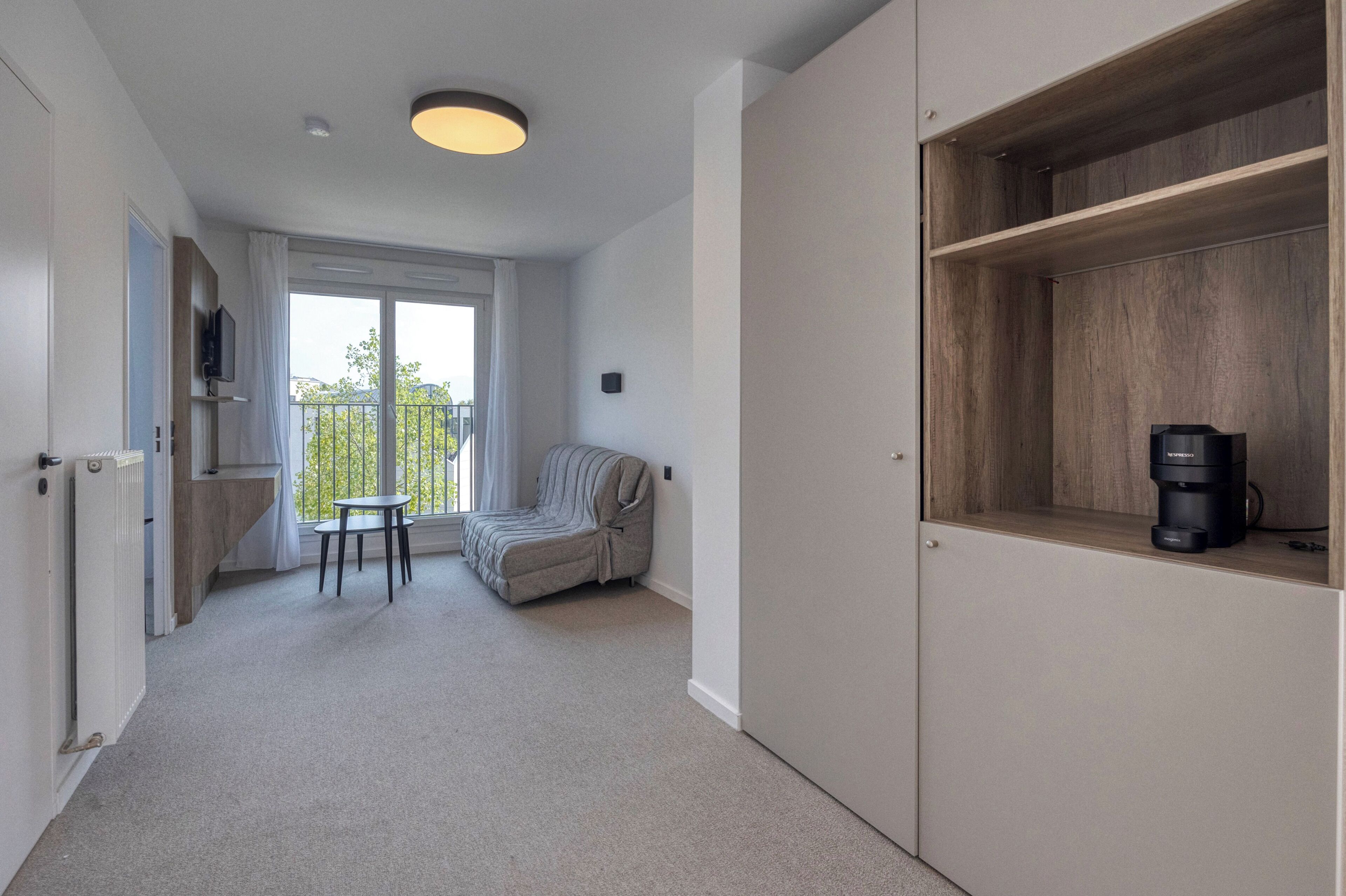 Family Studio | Living area | 80-cm flat-screen TV with digital channels, offices