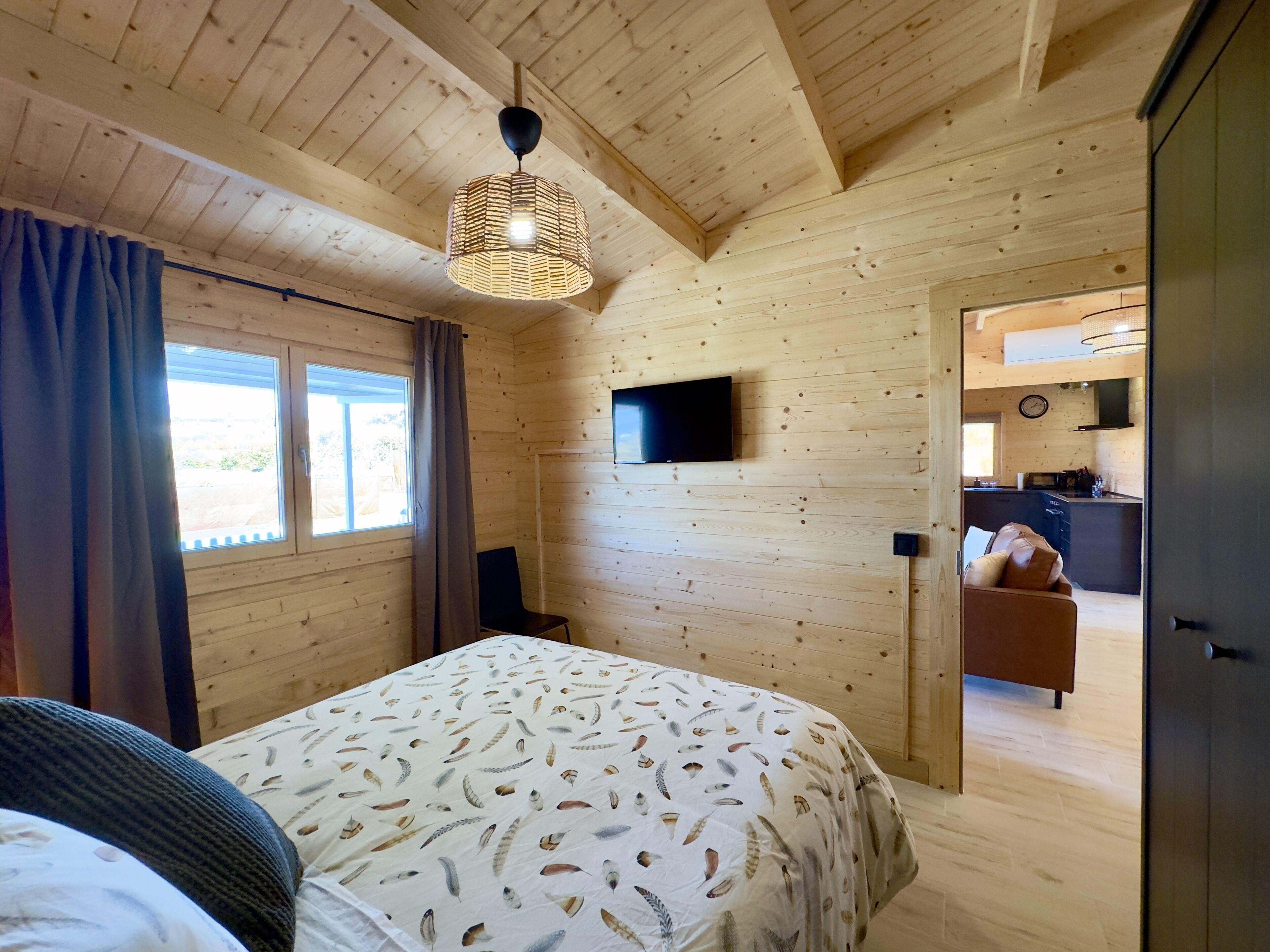 3 chambres, fer et planche à repasser, Wi-Fi, draps fournis