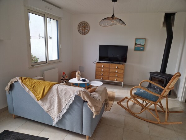 Living area - Maison Ti Laouen Entre Bourg et Plage au Calme Avec 3 Chambres et du Jardin (Plouhinec)