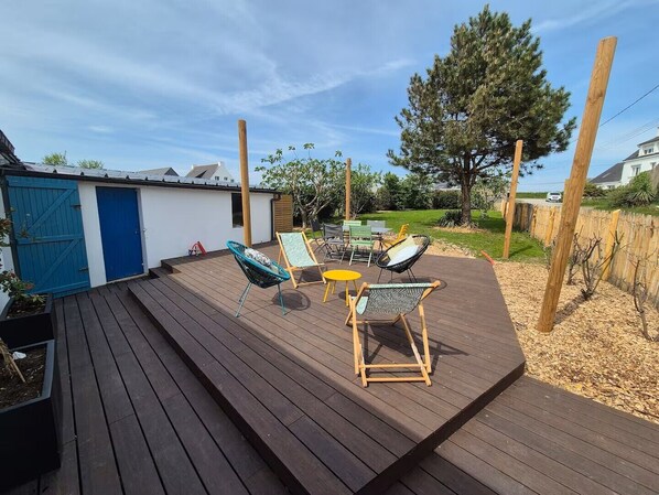 Outdoor dining - Maison Ti Laouen Entre Bourg et Plage au Calme Avec 3 Chambres et du Jardin (Plouhinec)
