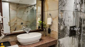 Superior Room | Bathroom