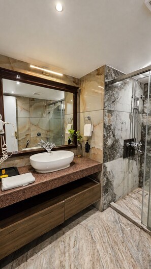 Superior Room | Bilik Mandi | Pancuran mandi, hulu semburan mandi hujan 