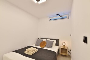 1 bedroom, iron/ironing board, WiFi, bed sheets - Phaedrus Living: City Center Luxury Flat Skoufa (Athina)