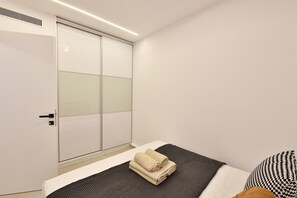 1 habitación, tabla de planchar con plancha, wifi y ropa de cama 