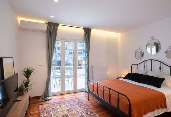 1 bedroom, desk, iron/ironing board, WiFi - Phaedrus Living: City Luxury Flat Mavromichali (Athina)