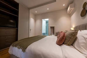 2 bedrooms, soundproofing, iron/ironing board, WiFi