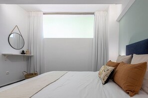 2 bedrooms, iron/ironing board, WiFi, bed sheets - Phaedrus Living: City Center Luxury Flat Loukianou (Athina)