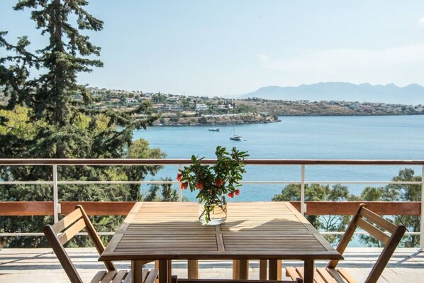 Outdoor dining - Phaedrus Living: Sea View Villa Aegina (Nisi)