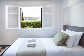 5 bedrooms, iron/ironing board, WiFi, bed sheets - Phaedrus Living: Sea View Villa Aegina (Nisi)
