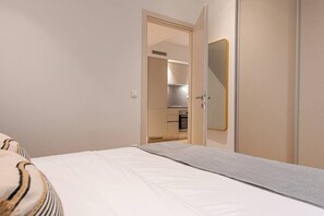 1 dormitori, planxa i posts de planxar, wifi i roba de llit 