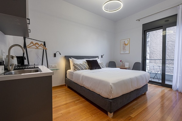 WiFi, bed sheets