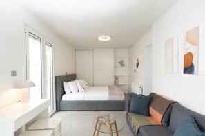 1 sovrum, skrivbord, strykjärn/strykbräda och wi-fi