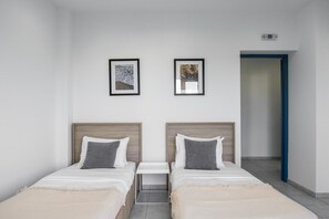 3 chambres, fer et planche à repasser, Wi-Fi, draps fournis