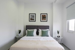 3 bedrooms, iron/ironing board, WiFi, bed sheets - Phaedrus Living: Heraklion City View Flat (Iraklio)