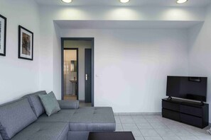 TV - Phaedrus Living: Heraklion City View Flat (Iraklio)