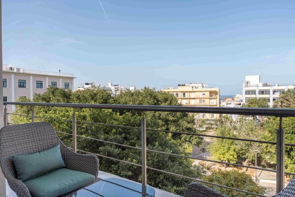Property grounds - Phaedrus Living: Heraklion City View Flat (Iraklio)