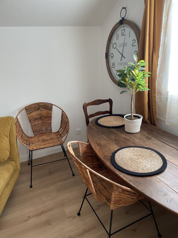 Dining - Appartement a l Entrée de la Ville d Arles a 800m de la Tour Luma (Arles)