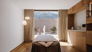 Couples treatment room(s), sauna, hot tub, steam room, body treatments - Lindenhof Pure Luxury & Spa DolceVita Resort (Naturno)