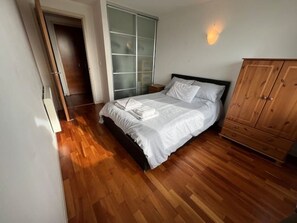 2 bedrooms, iron/ironing board, WiFi, bed sheets - Central London Flat with Views (London)