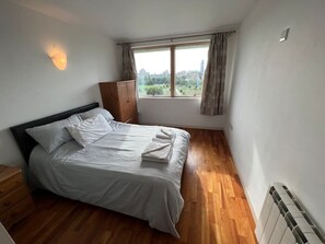 2 quartos, ferros/tábuas de passar roupa, Wi-Fi, roupa de cama