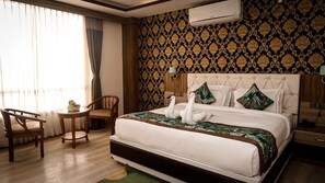 Executive Suite | Minibar, in-room safe, individually decorated, individually furnished - The Z Retreat and Spa (Gangtok)