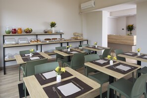 包含每日自助早餐