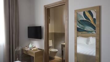 Habitación triple superior | Sábanas italianas Frette, ropa de cama de alta calidad y edredón