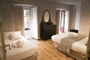 4 bedrooms, iron/ironing board, free WiFi
