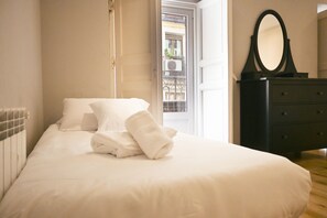 4 bedrooms, iron/ironing board, free WiFi