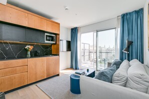Suite júnior | Cuina privada | Frigorífic, microones, placa de cuina i rentaplats