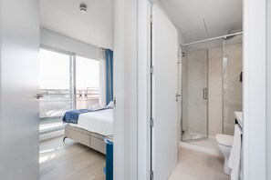 Suite Junior | Kamar mandi | Shower dan handuk