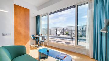 Deluxe Studio | Living area