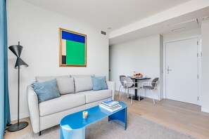 Junior Suite | Living area - Home Art Apartments Chamberi (Madrid)