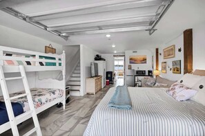 3 chambres, fer et planche à repasser, Wi-Fi, draps fournis