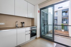 Geladeira, micro-ondas, fogão, cooktop