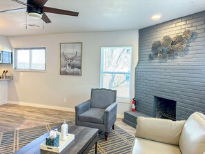 Smart TV, offices - 1BR Apt | $1450 Monthly | 8min to OKC Fair #41B (Oklahoma City)