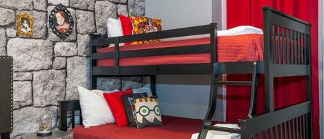 5 soverom, strykejern/-brett, wi-fi og sengetøy