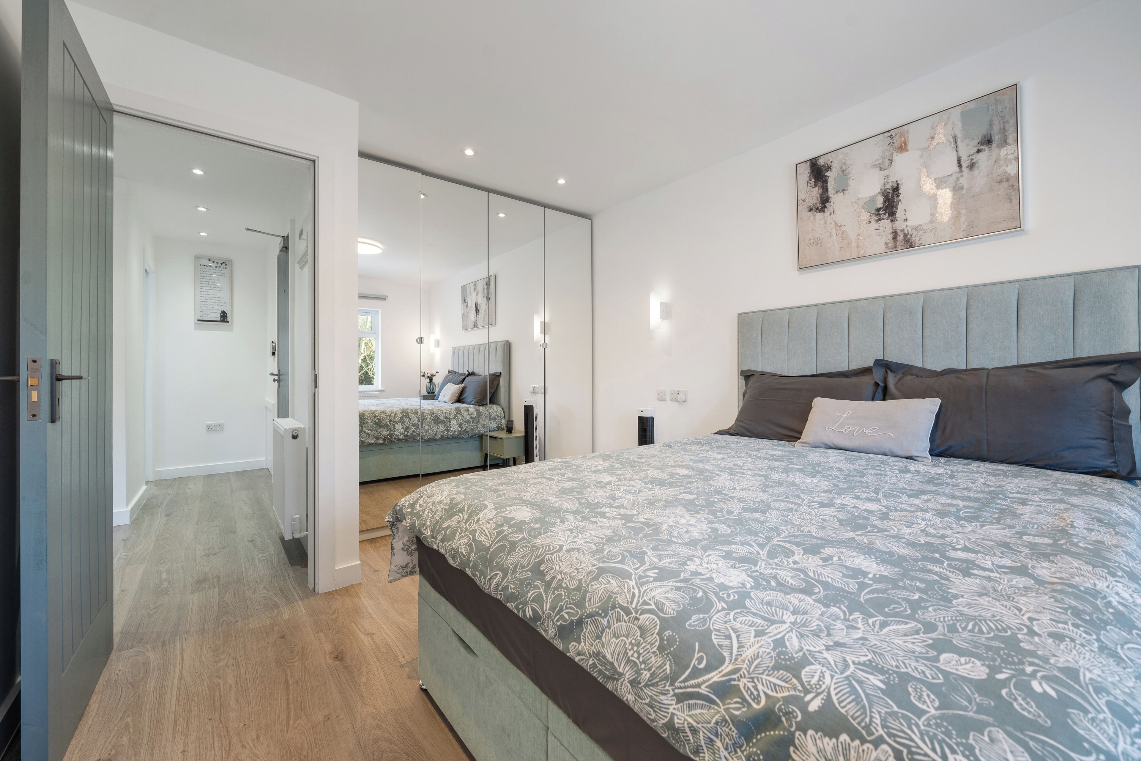 2 bedrooms, soundproofing, iron/ironing board, free WiFi