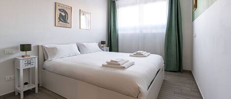 Apartment (1 Bedroom) | 1 bedroom, premium bedding, laptop workspace, iron/ironing board