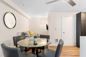 Dining - Seattle's Gem: Elegant 1BR in Belltown - Sleeps 4 (Seattle)