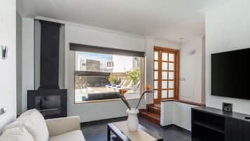 55-inch Smart TV with digital channels, fireplace